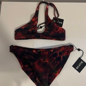 NWT Skatie bottoms are size small and top is xs